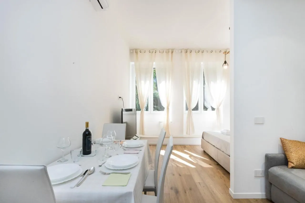Magnoliaapartments - 18B Visconti Duomo Mailand 0*,  Italien