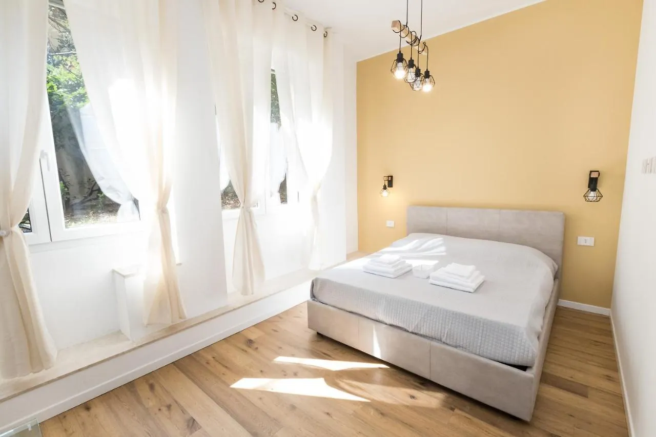 Apartment Magnoliaapartments - 18B Visconti Duomo Milan Italy